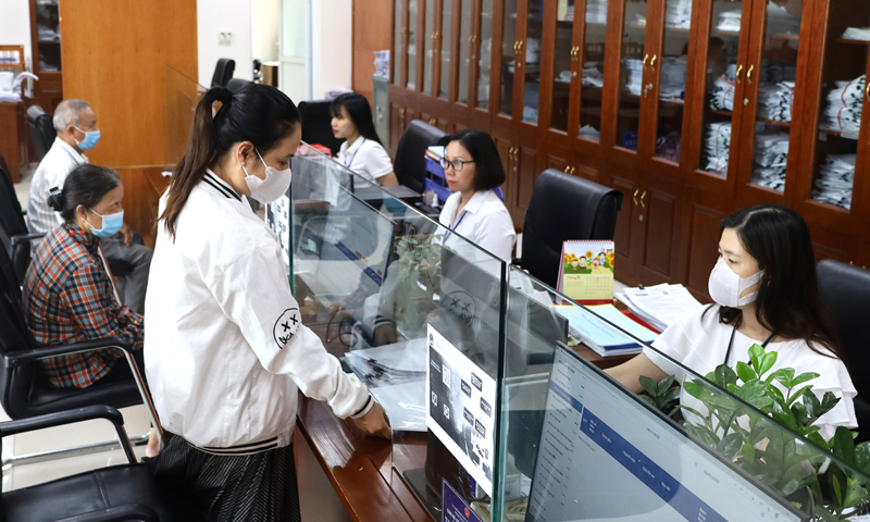 Việc giải quyết thủ tục hành chính của thành phố ngày càng nền nếp, hiệu quả.