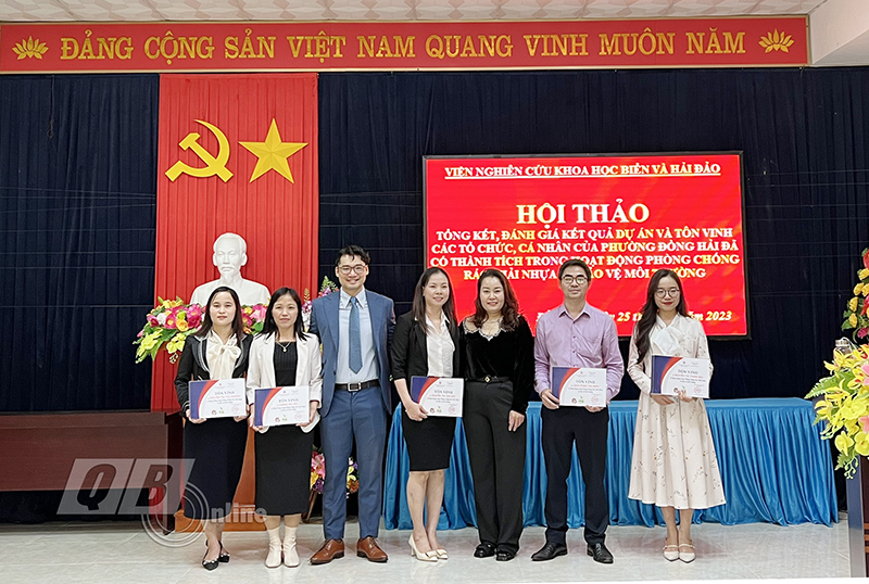 Viện nghiên cứu Khoa học Biển và Hải đảo tôn vinh các cá nhân và tập thể có thành tích trong phòng chống rác thải nhựa và bảo vệ môi trường biển.