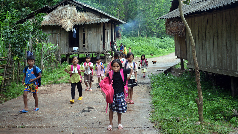 Học sinh người Chứt tại xã Dân Hóa (Minh Hóa).