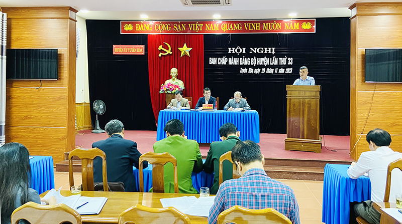 Đại biểu tham gia thảo luận. 
