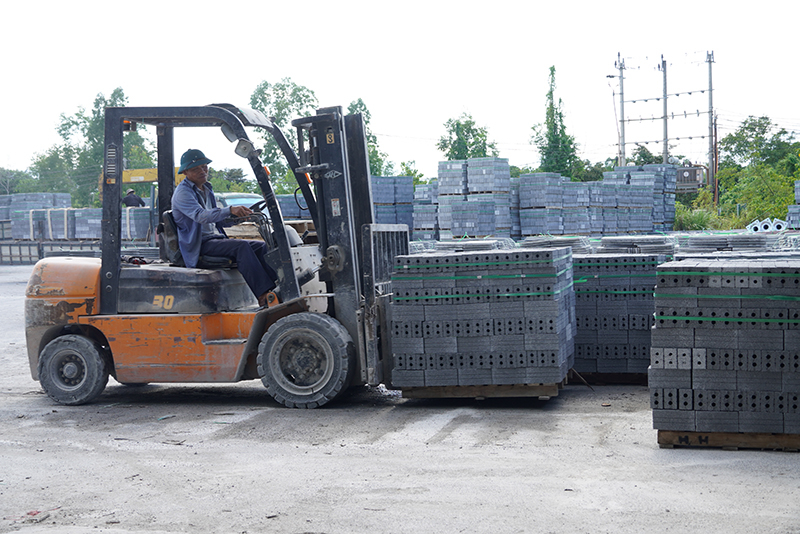 Sản xuất công nghiệp trên địa bàn tỉnh còn gặp nhiều khó khăn.