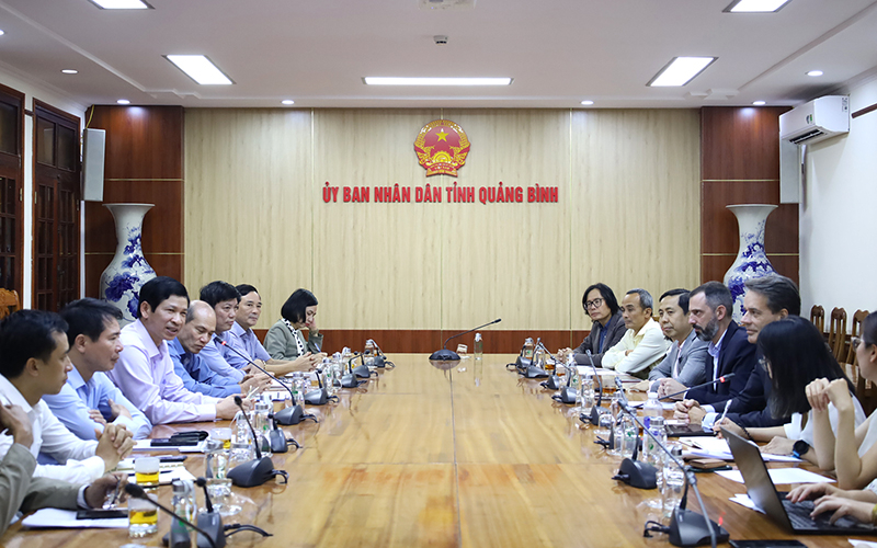 Quang cảnh buổi làm việc. 