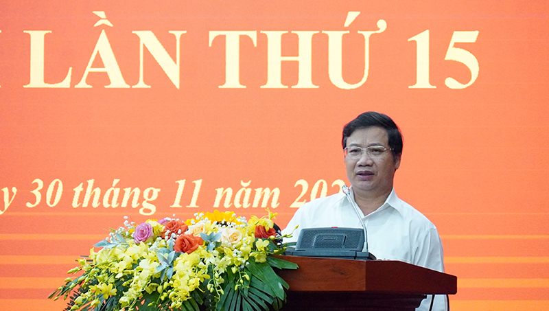 Đồng chí Ủy viên Ban Thường vụ, Trưởng ban Tuyên giáo Tỉnh ủy Cao Văn Định thảo luận tại hội nghị