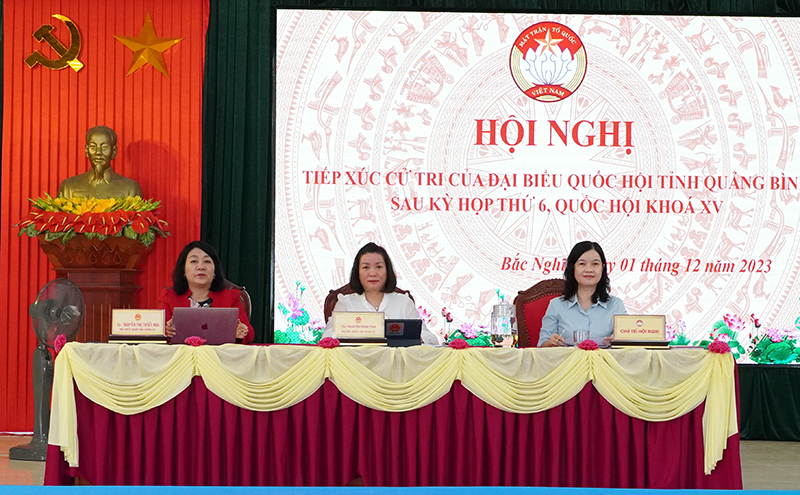 Quang cảnh buổi TXCT tại TP. Đồng Hới. 3. Đại biểu Quốc hội TXCT TP. Đồng Hới tại phường Bắc Nghĩa.