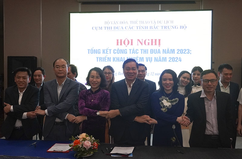 Các đơn vị ký kết giao ước thi đua năm 2024