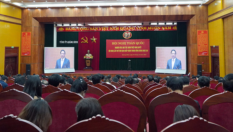 Thủ tướng Chính phủ Phạm Minh Chính quán triệt nội dung chuyên đề “Tiếp tục đổi mới, nâng cao chất lượng chính sách xã hội, đáp ứng yêu cầu sự nghiệp xây dựng và bảo vệ Tổ quốc trong giai đoạn mới”.