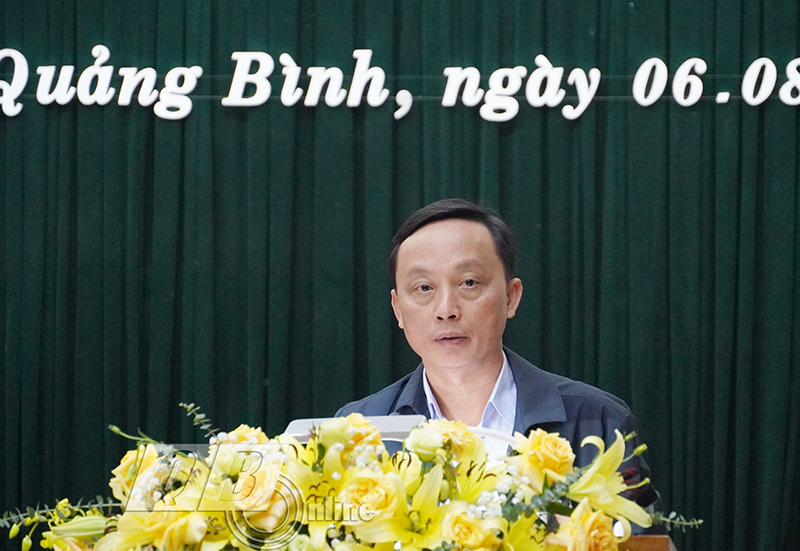 Giám đốc Sở Nông nghiệp-PTNT Mai Văn Minh tham luận tại kỳ họp.