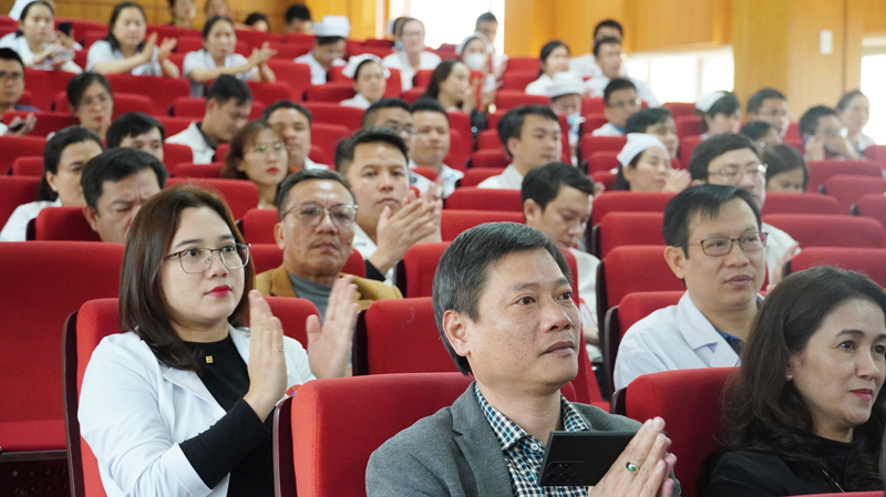 Các đại biểu tham dự Lễ công bố Quyết định tiếp nhận và bổ nhiệm Phó Giám đốc Bệnh viện Hữu nghị Việt Nam-Cuba Đồng Hới. 