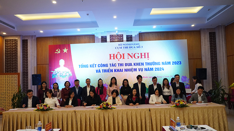 ký kết giao ước thi đua năm 2024.