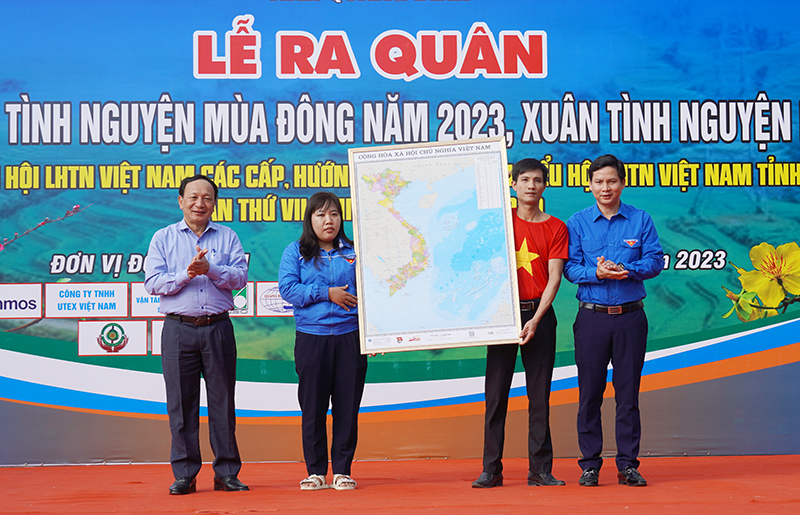 Đồng chí Trần Hải Châu và lãnh đạo Tỉnh đoàn