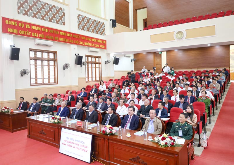 Các đại biểu tham dự hội thảo.