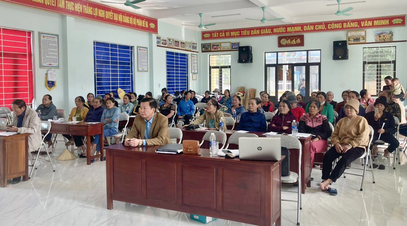 Các hội nghị tuyên truyền về chính sách BHXH tự nguyện, BHYT ở Bố Trạch thu hút nhiều người dân tham gia.