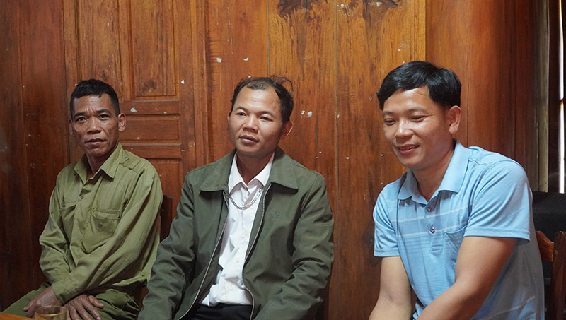 Cán bộ và người có uy tín của bản Cà Xen, xã Thanh Hóa (huyện Tuyên Hóa) đóng góp tích cực vào quá trình phát triển của địa phương