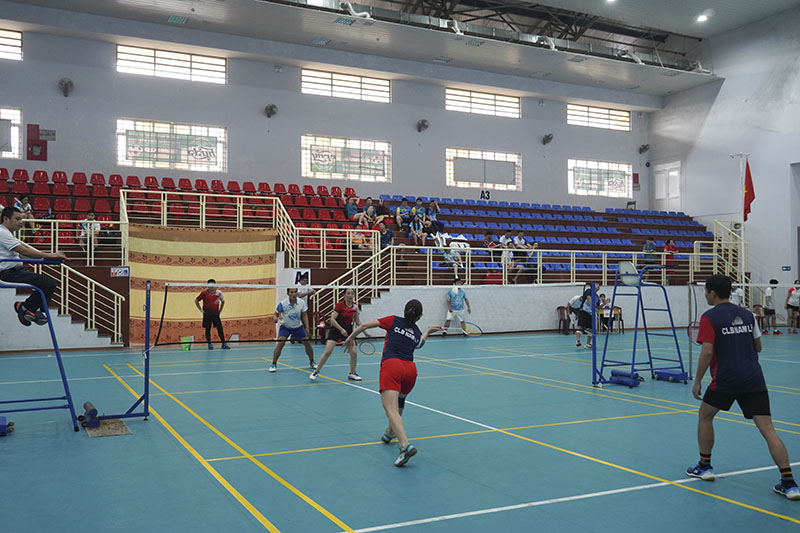Vận động viên tranh tài sau lễ khai mạc