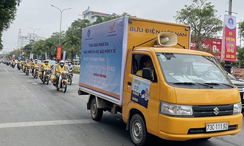 Bưu điện tỉnh ra quân tuyên tuyền, vận động người dân tham gia BHXH tự nguyện, BHYT hộ gia đình.