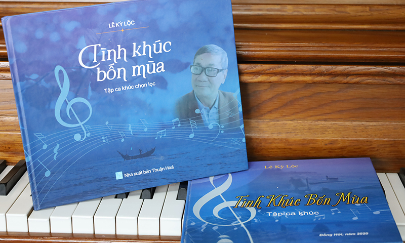2 tuyển tập “Tình khúc bốn mùa” của tác giả Lê Kỳ Lộc.