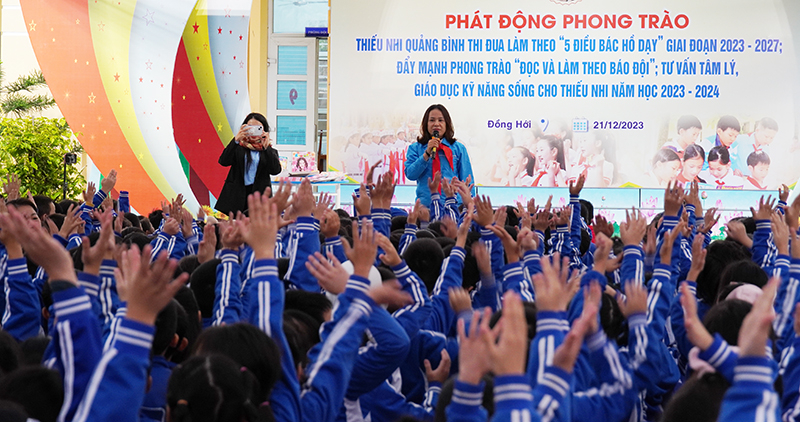 Chuyên gia tâm lý giáo dục Nguyễn Lệ Thủy tư vấn tâm lý, giáo dục các kỹ năng sống cho thiếu nhi.