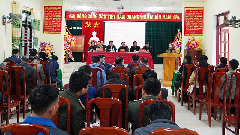  Quang cảnh buổi tiếp xúc cử tri.