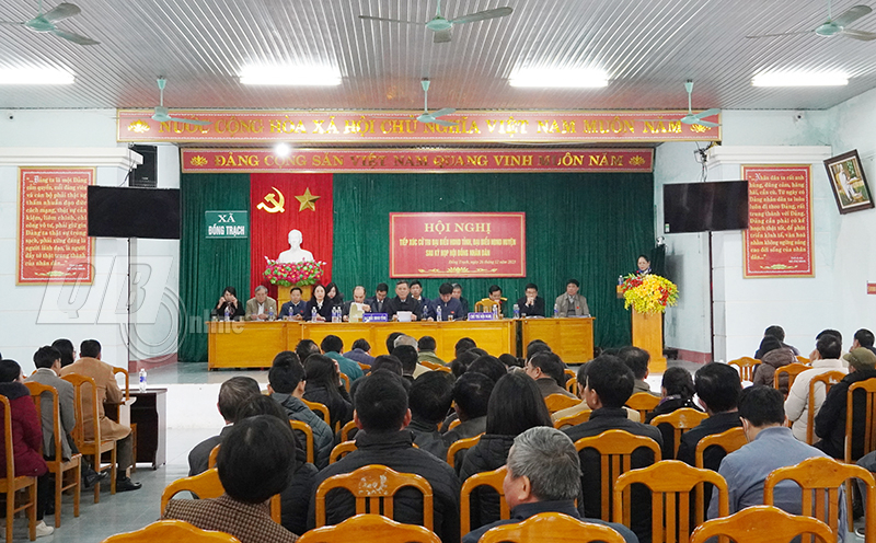 Quang cảnh hội nghị tiếp xúc cử tri.