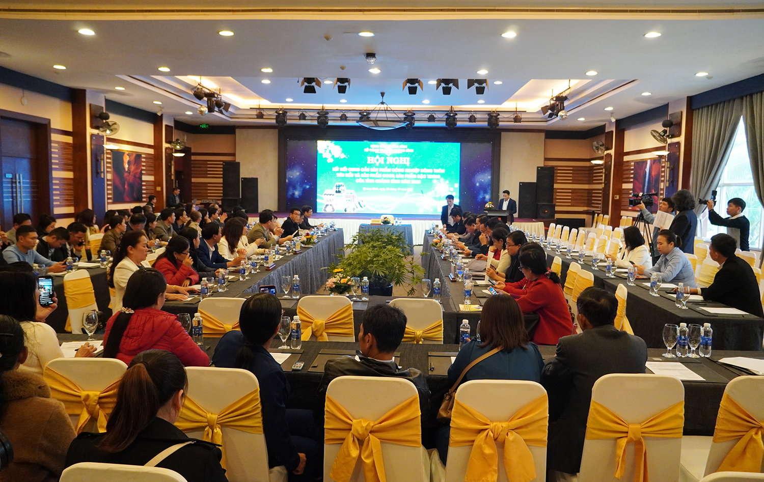 Quang cảnh hội nghị.