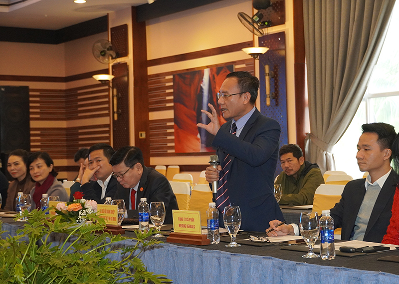 Đại diện doanh nghiệp đến từ TP. Hồ Chí Minh chia sẻ về nâng cao chất lương, hình thức sản phẩm,  đáp ứng yêu cầu thị trường.