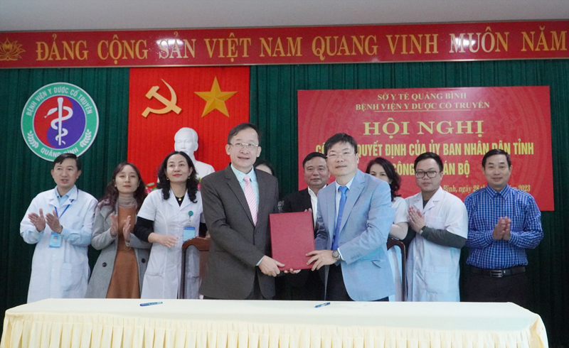 Ký cam kết trách nhiệm của người đứng đầu.