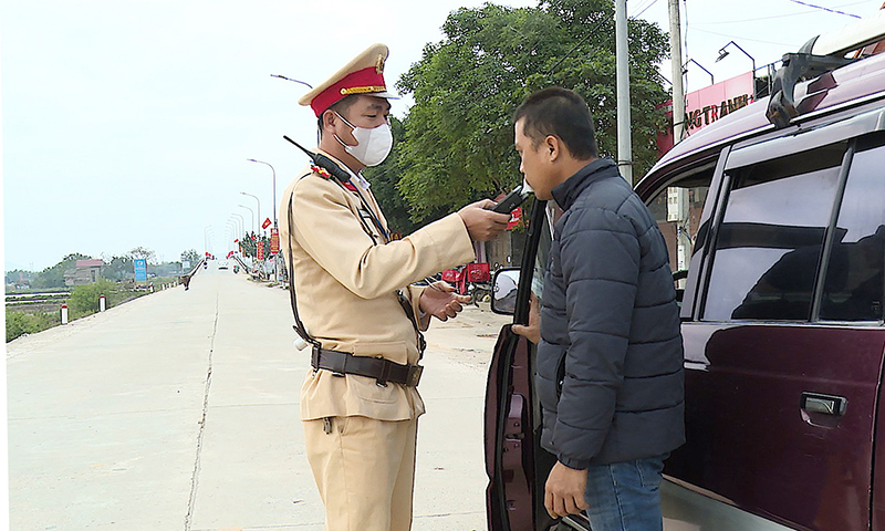 Năm 2023, lực lượng chức năng đã xử phạt gần 7.000 trường hợp vi phạm nồng độ cồn, dự kiến phạt tiền hơn 30,7 tỷ đồng.