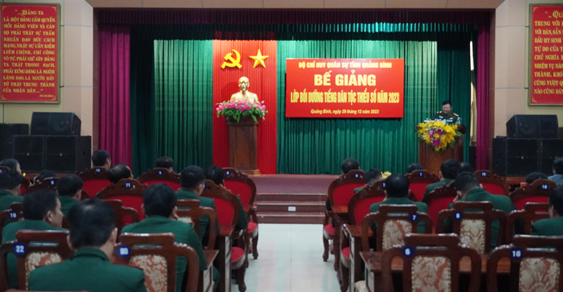 Quang cảnh lễ bế giảng lớp bồi dưỡng tiếng DTTS năm 2023.