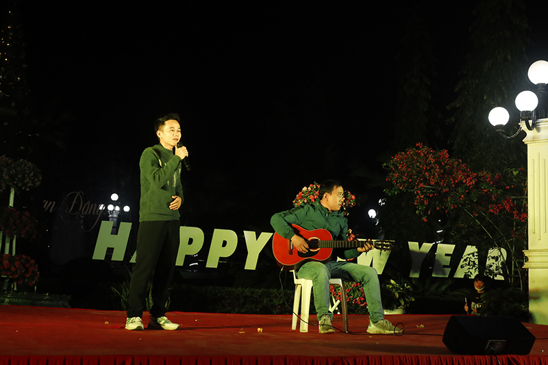 Chương trình biểu diễn nghệ thuật tại thị trấn Phong Nha có sự góp mặt của các đơn vị kinh doanh du lịch trên địa bàn. 