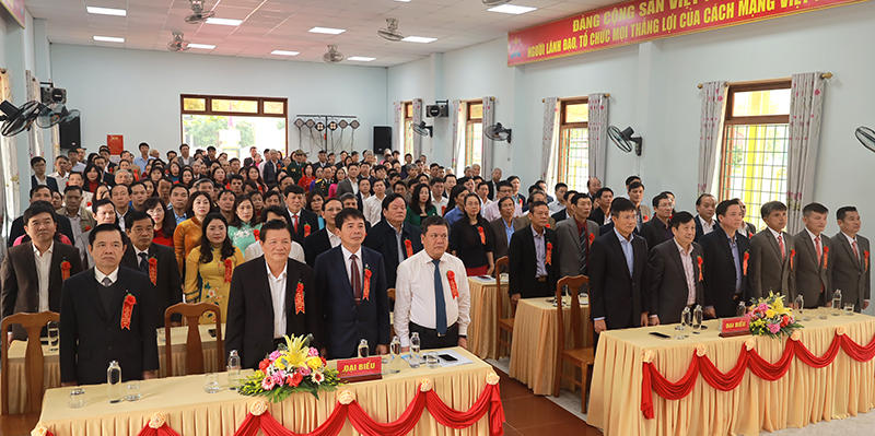 Đại biểu và các tầng lớp nhân dân trên địa bàn dự lễ.