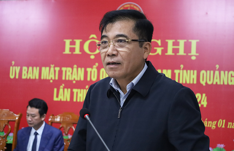  Đồng chí Phó Chủ tịch Thường trực UBND tỉnh Đoàn Ngọc Lâm thông báo tình hình kinh tế-xã hội năm 2023.