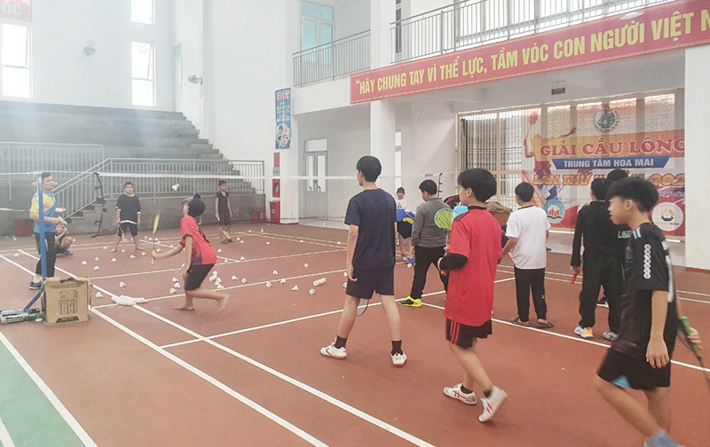 Một buổi học cầu lông của các em nhỏ ở huyện Minh Hóa.