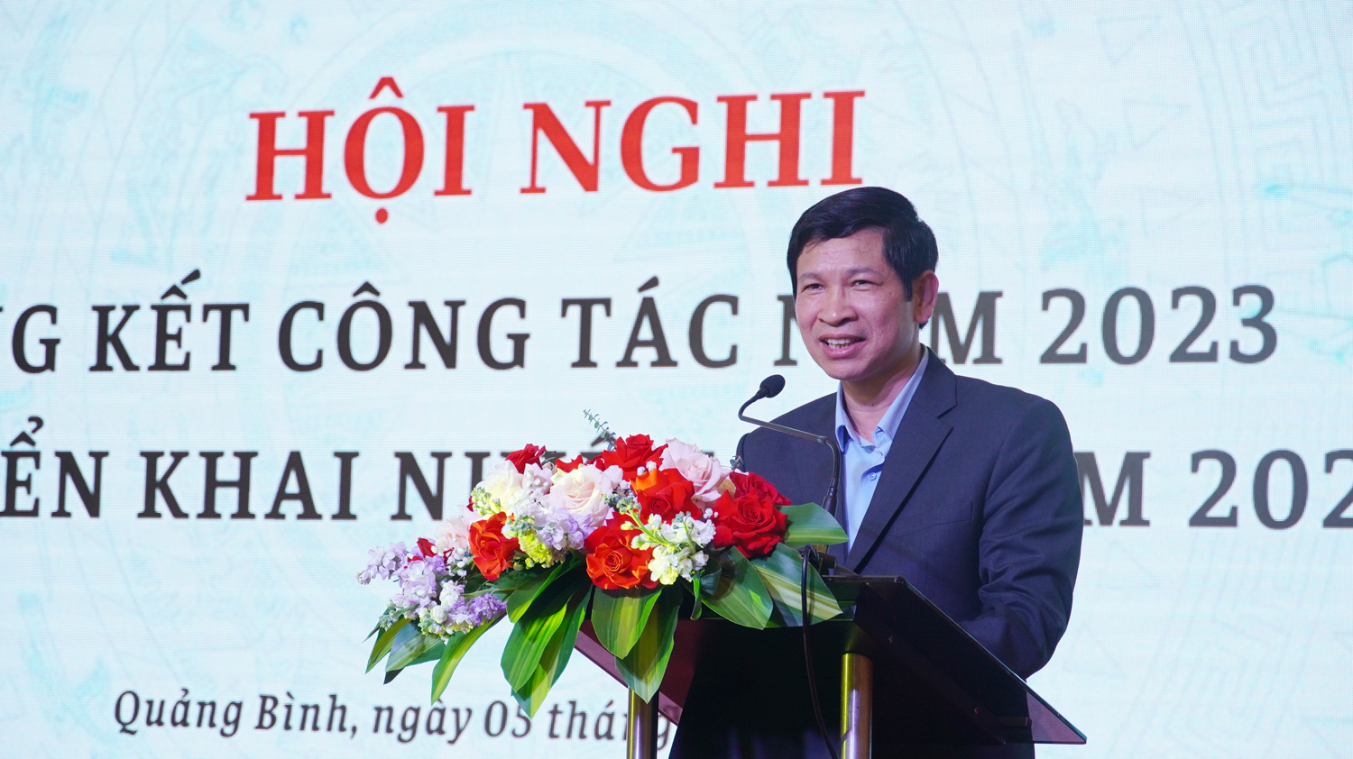 Đồng chí Phó Chủ tịch UBND tỉnh Hồ An Phong phát biểu tại hội nghị tổng kết ngành TT-TT.