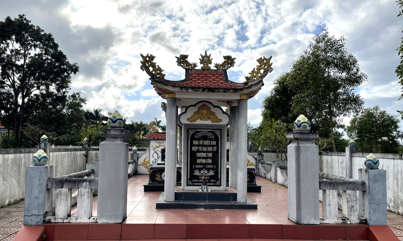 Lăng mộ Thượng thư Huỳnh Côn.