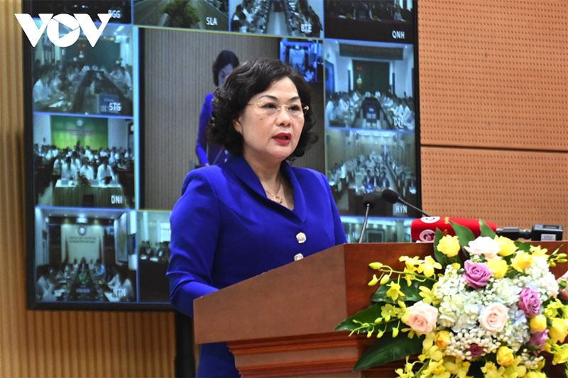  Thống đốc Ngân hàng Nhà nước Nguyễn Thị Hồng báo cáo tại hội nghị.