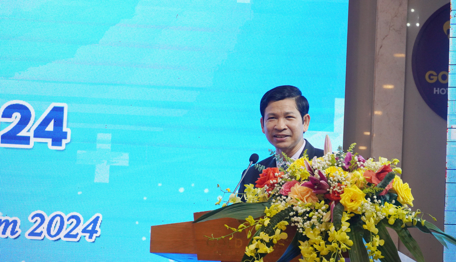 Đồng chí Phó Chủ tịch UBND tỉnh Hồ An Phong phát biểu tại hội nghị.