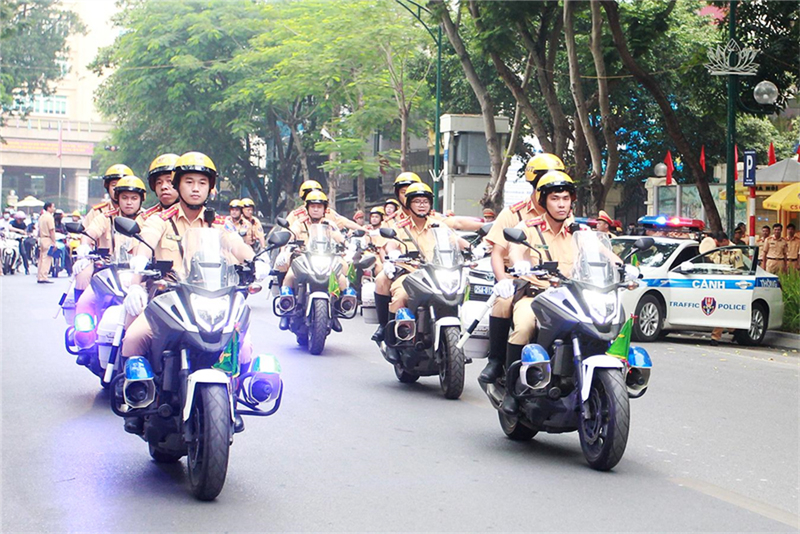 Lực lượng Cảnh sát giao thông ra quân bảo đảm trật tự, an toàn giao thông. Ảnh: Báo điện tử Đảng Cộng sản