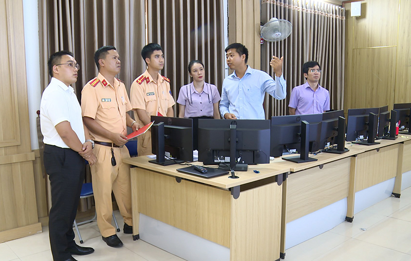 Các lực lượng chức năng sẽ trực thường xuyên tại Trung tâm giám sát, điều hành đô thị thông minh để xử lý các vi phạm. 