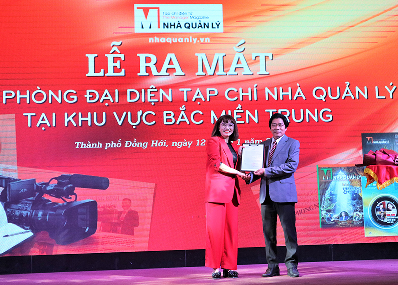 Nhà báo Đinh Thị Thanh Loan nhận Quyết định bổ nhiệm Trưởng Văn phòng đại diện tạp chí Nhà Quản lý tại khu vực Bắc miền Trung