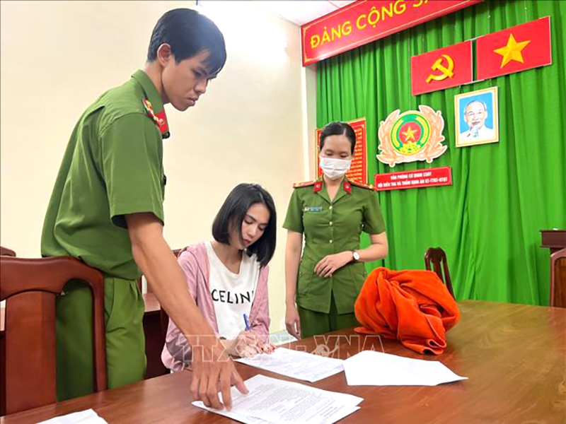 Bị can Trần Thị Ngọc Trinh tại cơ quan điều tra. Ảnh: TTXVN phát