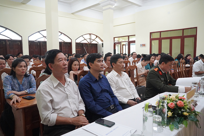 Các đại biểu dự hội nghị.