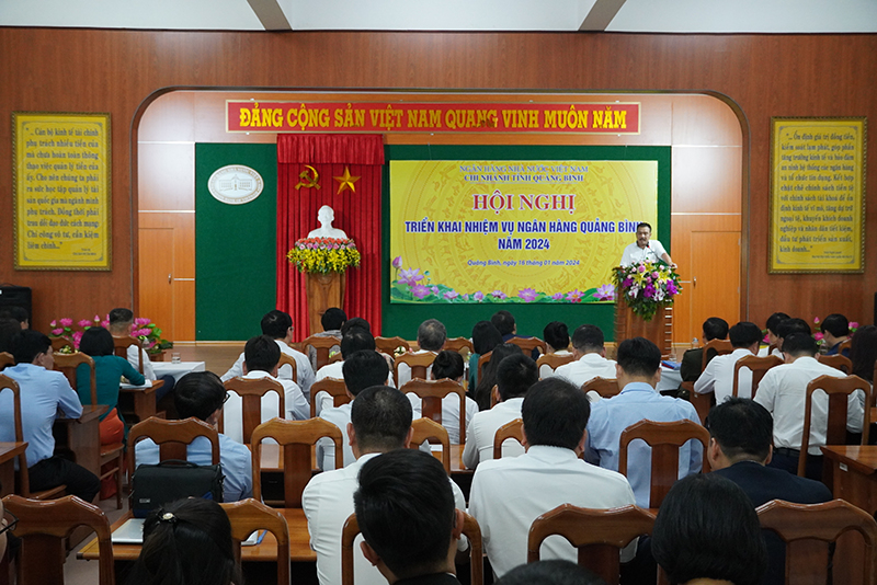 Đại diện lãnh đạo TCTD trên địa bàn nêu lên một số kiến nghị, đề xuất.
