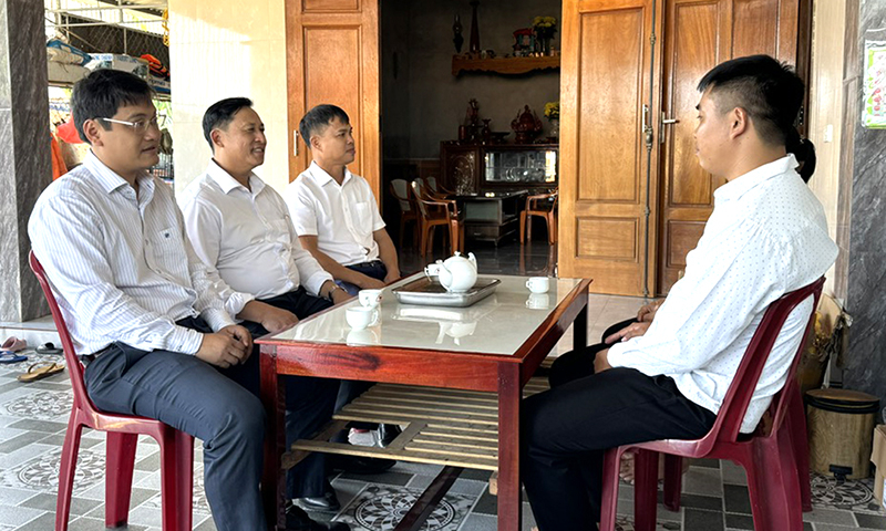  Cán bộ, đảng viên nắm bắt tâm tư nguyện vọng của nhân dân.