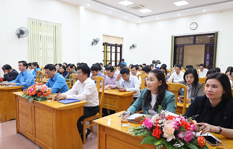 Các đại biểu tham dự hội nghị.