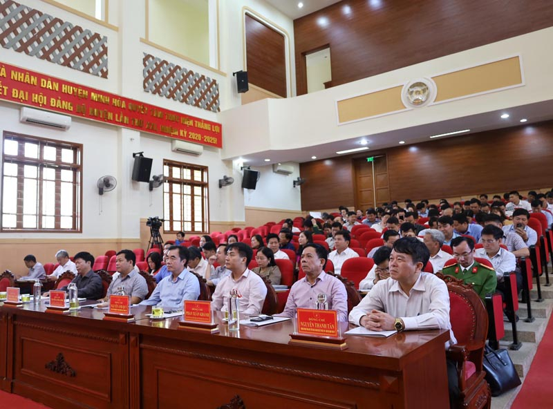 Các đại biểu tham dự tại hội nghị.