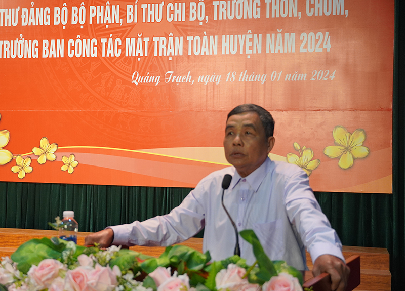 Đại biểu phát biểu tại buổi gặp mặt.