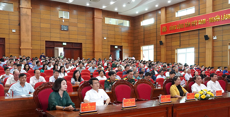 Các đại biểu dự hội nghi. 