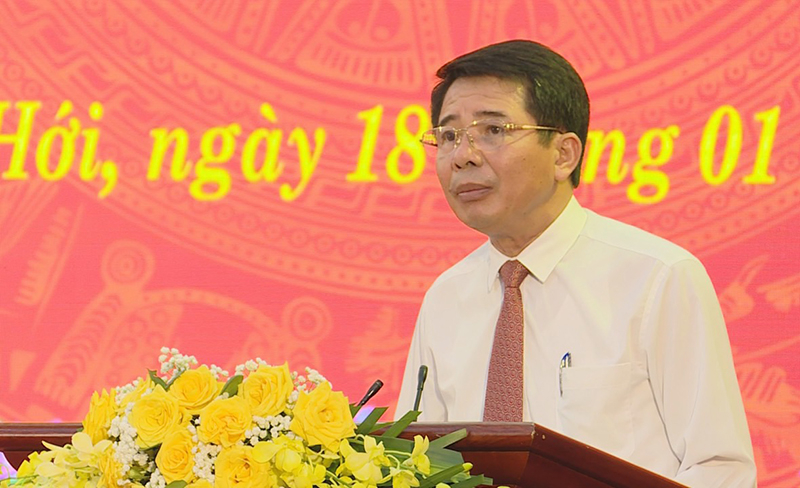 Đồng chí Chủ tịch UBND thành phố Hoàng Ngọc Đan thông tin tình hình kinh tế-xã hội thành phố năm 2023.