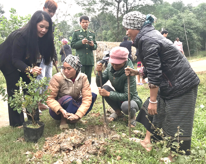 (QBĐT) - Làm tốt công tác “Dân vận khéo” trong đồng bào dân tộc thiểu số (ĐBDTTS), cấp ủy, chính quyền, Mặt trận và các đoàn thể huyện Minh Hóa đã góp phần giúp bà con thay đổi nếp nghĩ, cách làm, tích cực tham gia lao động sản xuất
