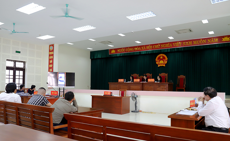 Trình chiếu các clip liên quan đến vụ án tại phiên tòa